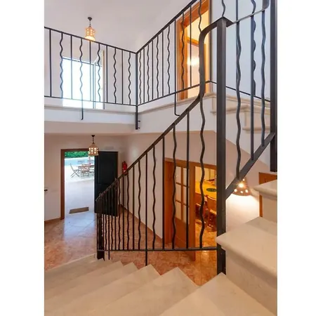 Biniparrell Villa *
